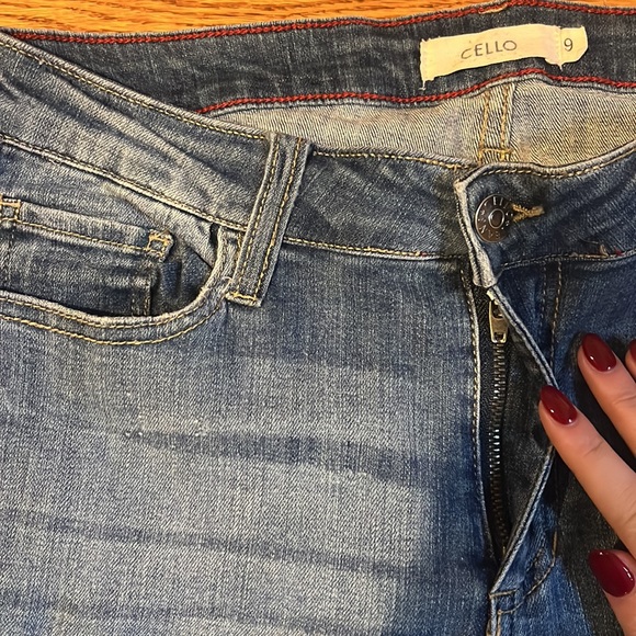 Distressed Jeans - Picture 2 of 5